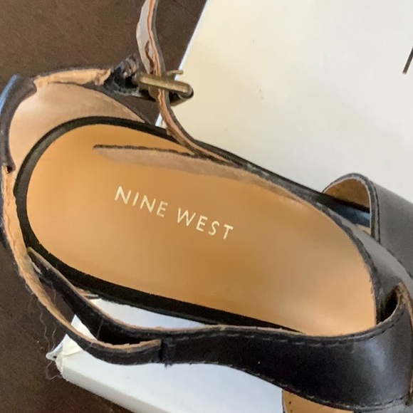 New in the box , Nine West black leather wedge heel size 10m - Picture 4 of 4